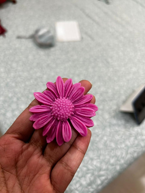 Daisy Glow Floral Candle