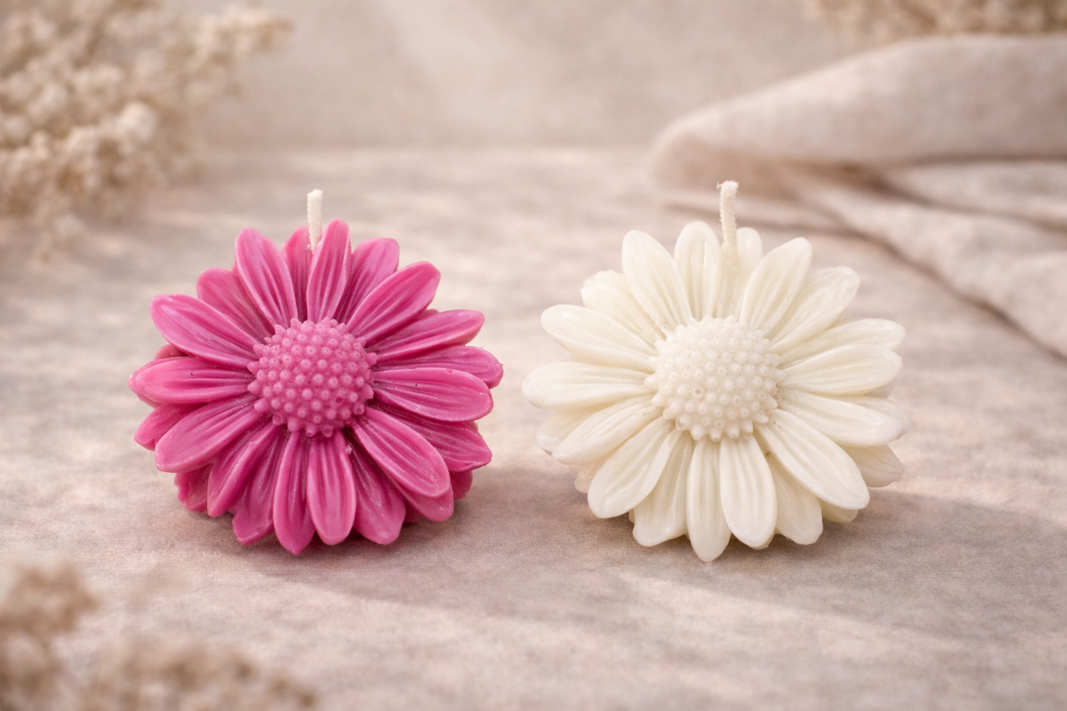 Daisy Glow Floral Candle