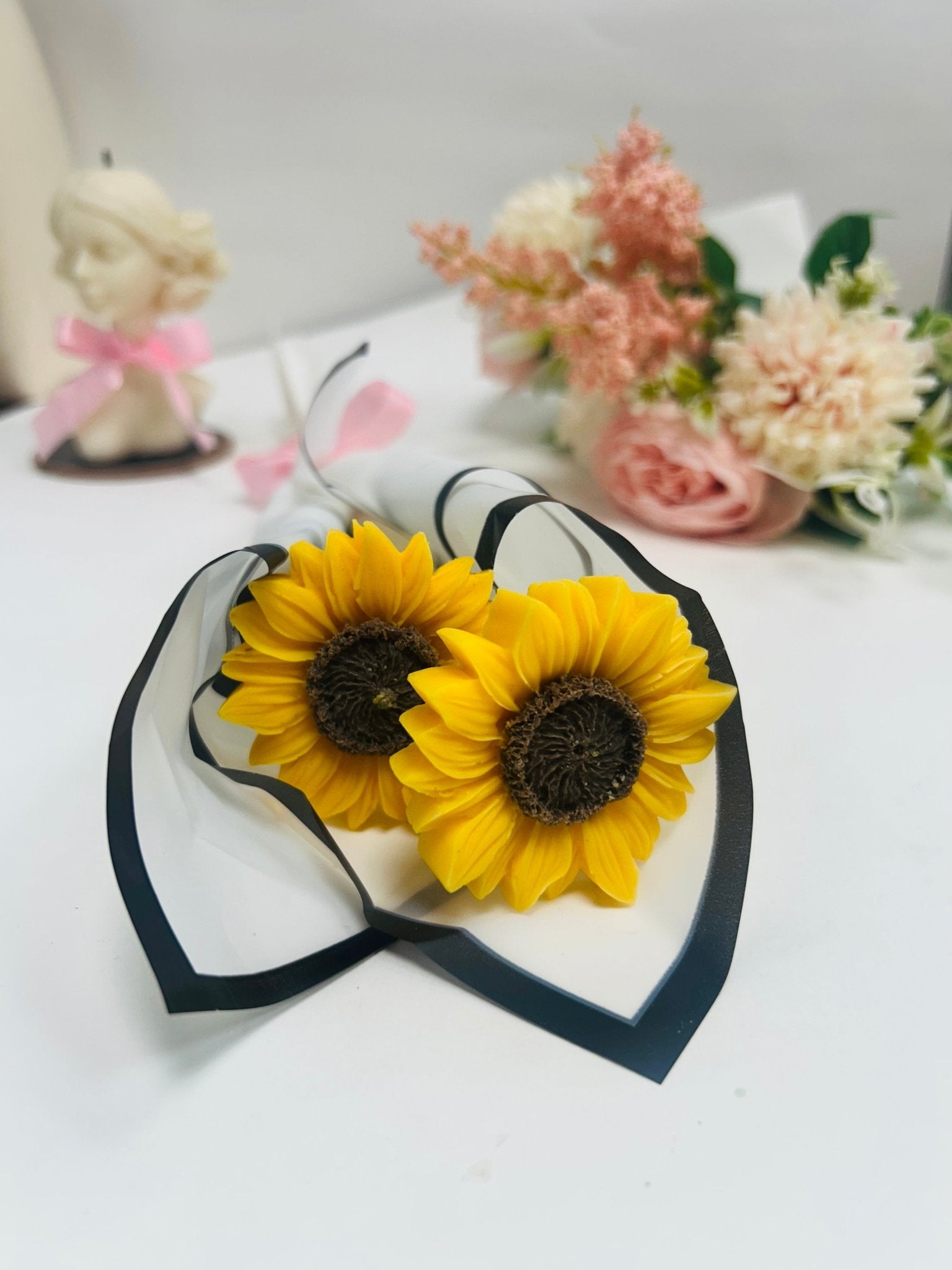 Scented candleComfort ScentsComfortScents ScentedCandles LuxuryCandles HandmadeCandles SoyWaxCandles CozyVibes HomeAesthetic CalmLiving SelfCareRitual SmallBusinessIndia WomenOwn